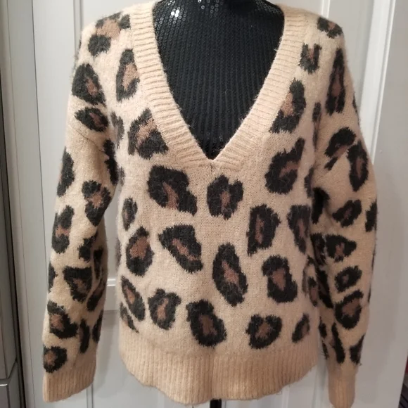 SOLD! Victoria’s Secret Pink Fuzzy Leopard Print Sweater - Picture 2 of 11